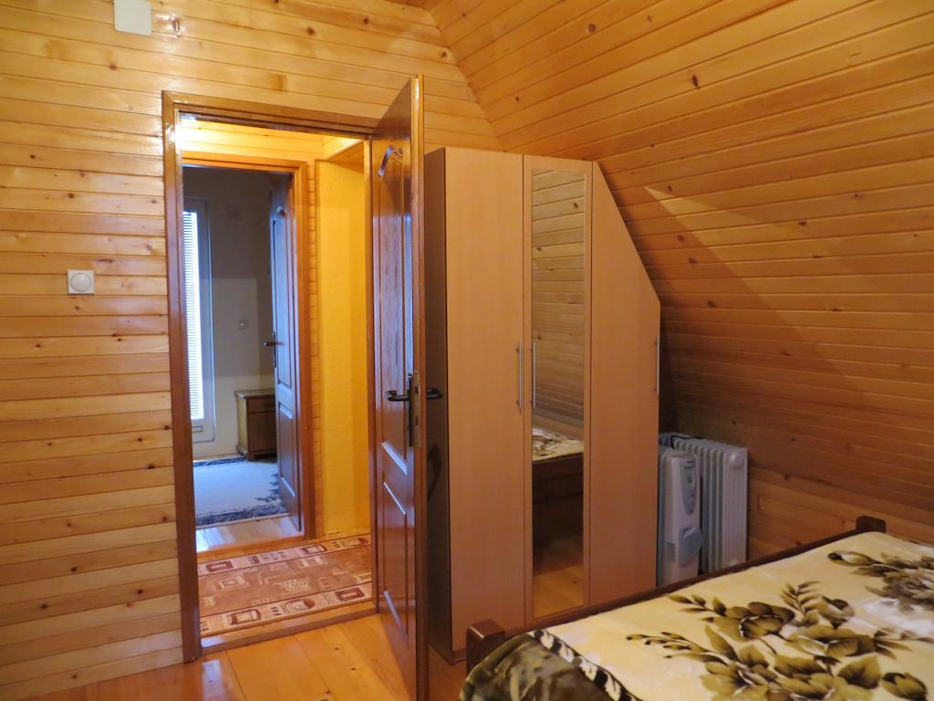 Rooms And Bungalows Sreten Zugic Zabljak  Room photo